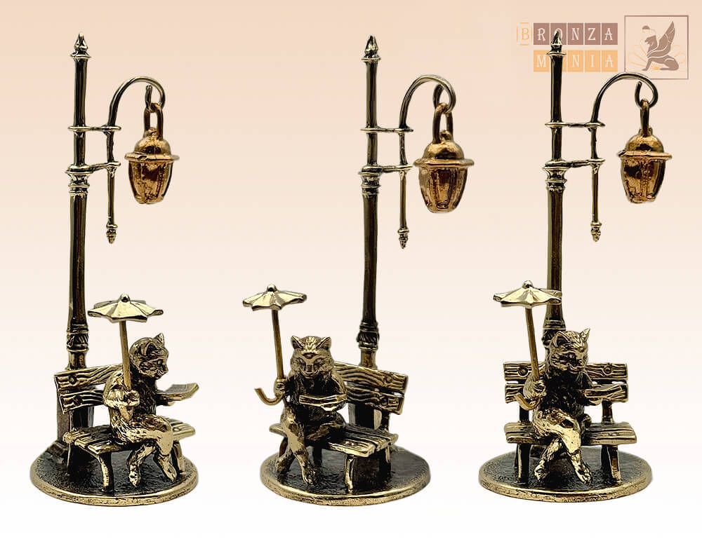 фигурка Кот с книгой под фонариком