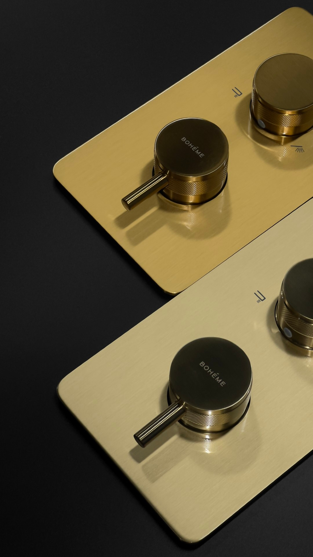 Смеситель встроенный с термостатом 3-х проходной MATT GOLD