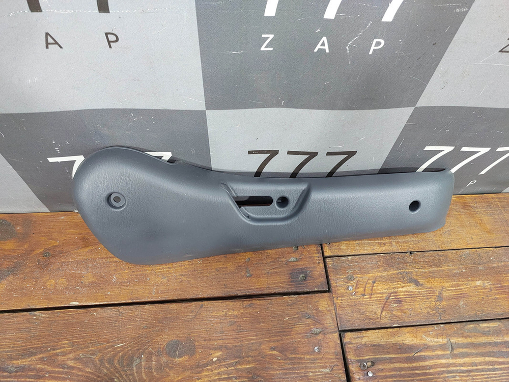 Накладка переднего сиденья Ford Ranger 2 Новая UH71881G1