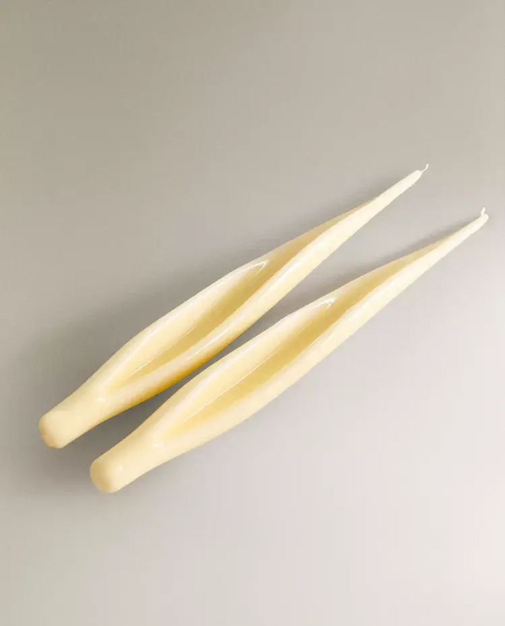 ZARA HOME НАБОР ДЕКОРАТИВНЫХ СВЕЧЕЙ В ФОРМЕ ЛИЛИИ ( 2 ШТ.), БЕЛЫЙ