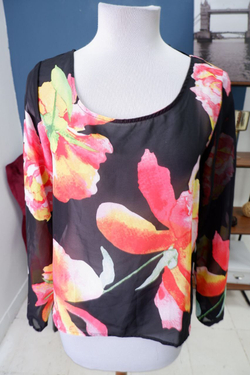 Блузка Amisu с цветами 44 размер