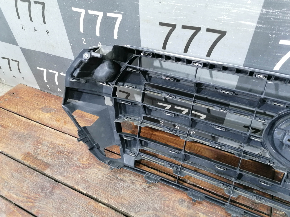 Решетка радиатора Toyota Land Cruiser 200 15-21 Б/У Оригинал 5310160939