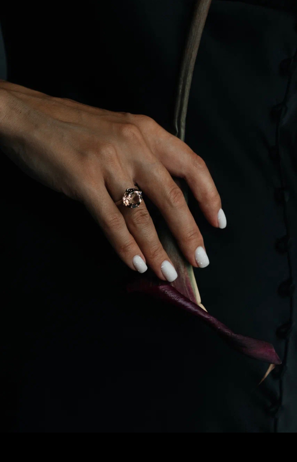 Узкое кольцо с камнем "Султанит" бриллиантовая огранка