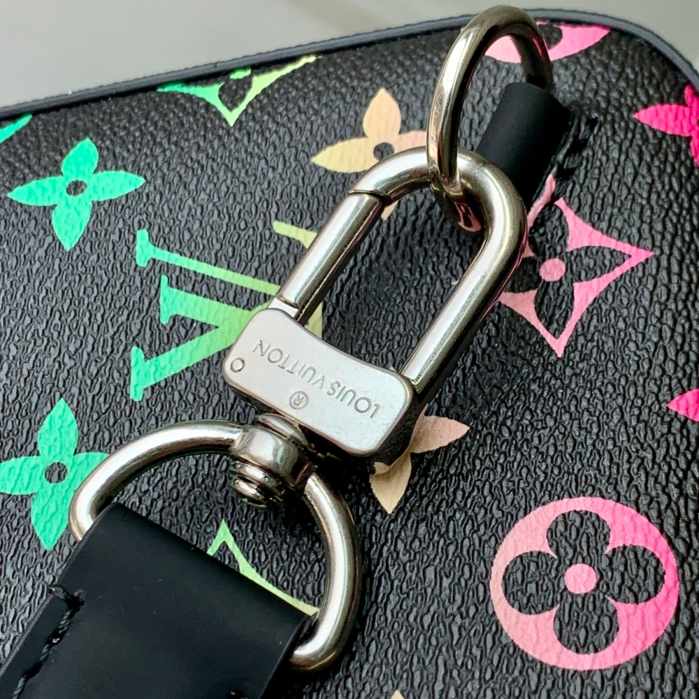 Louis Vuitton Avenue Slingbag PM