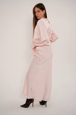 Костюм в горошек с юбкой в макси длине из вискозного шелка