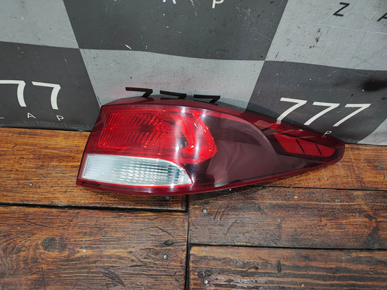 Фонарь задний правый Kia Rio 4 (FB) 17-20 Б/У Оригинал 92402H0000