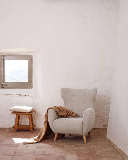 Patio Бежевое кресло из синели с ножками из массива бука Испания 