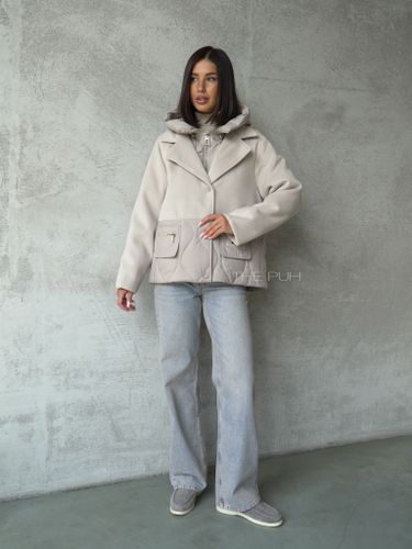 Бежевая комбинированная куртка с манишкой