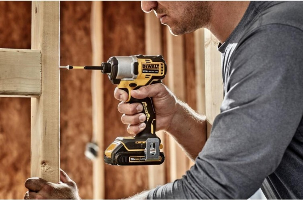 Дрель-шуруповерт аккумуляторная DeWALT DCF 840 N ударный, бесщеточный, без АКБ и ЗУ DCF840N-XJ