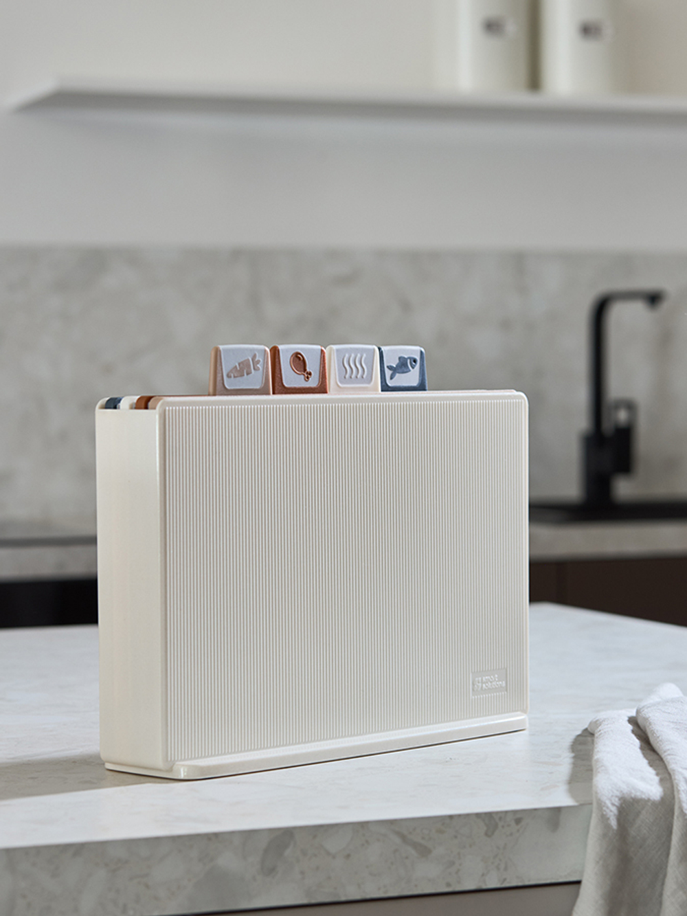 Набор из 4-х разделочных досок с держателем cut&store