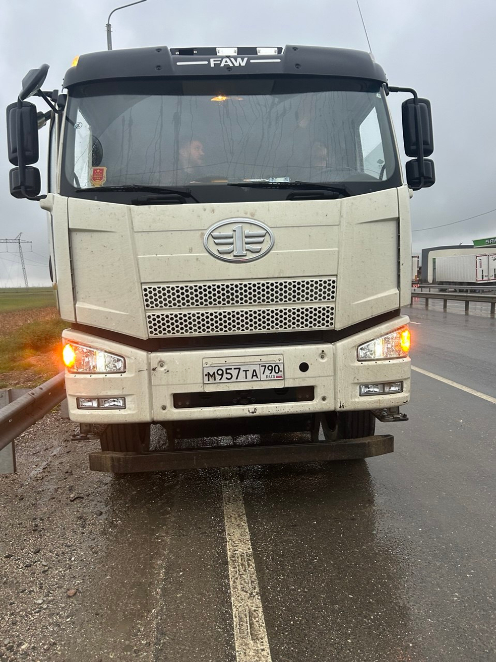 FAW J6 6x4 Бортовой с КМУ 352127 (Дизельный, 11.1 л, 390 л.с. МТ)