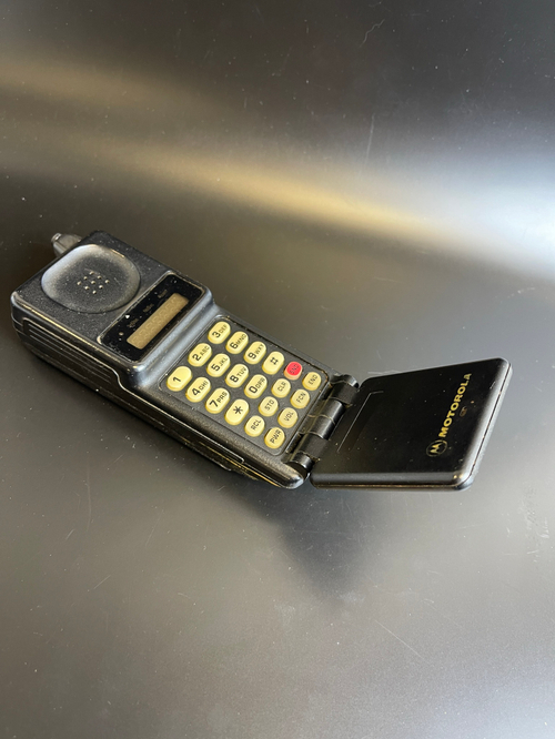 Телефон Motorola S2967B ретро, без зарядного устройства, времен СССР 90х годов