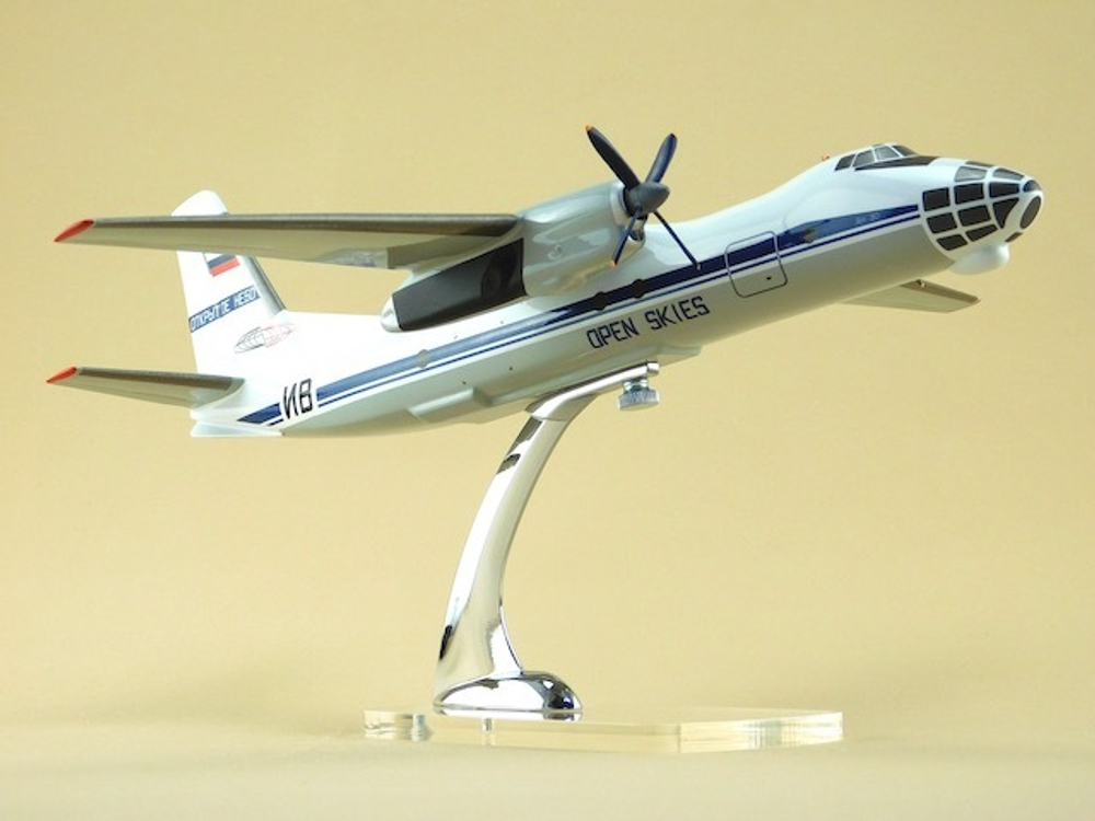 Модель самолета Ан-30 (М1:72, Открытое небо)