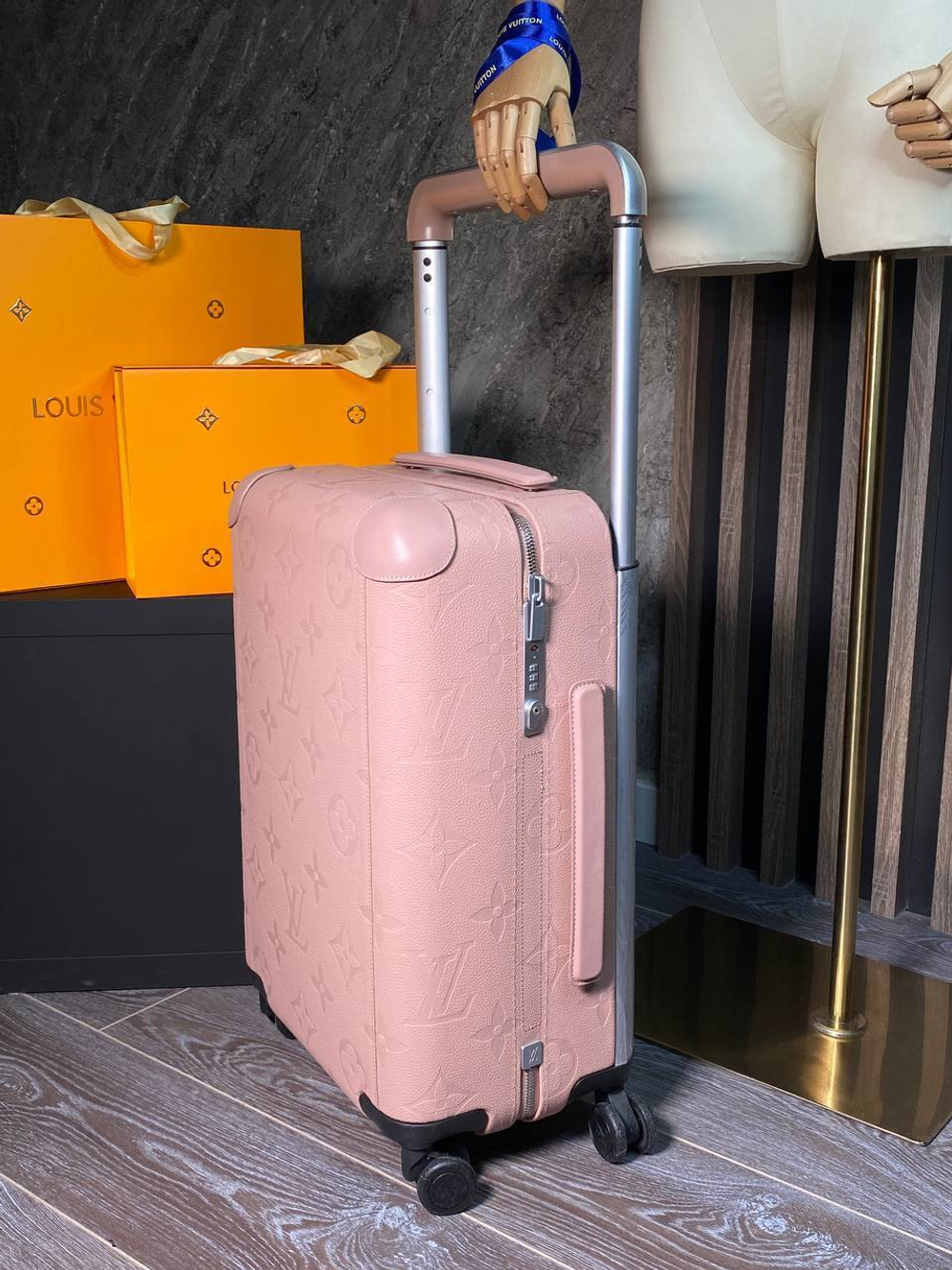 Чемодан Louis Vuitton, арт. 697470