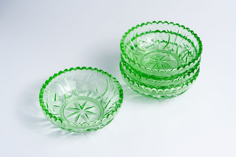 Четыре креманки из зеленого стекла