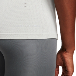 Женский топ теннисный Nike Dri-FIT ADV Aura W - lt smoke grey/reflective silv