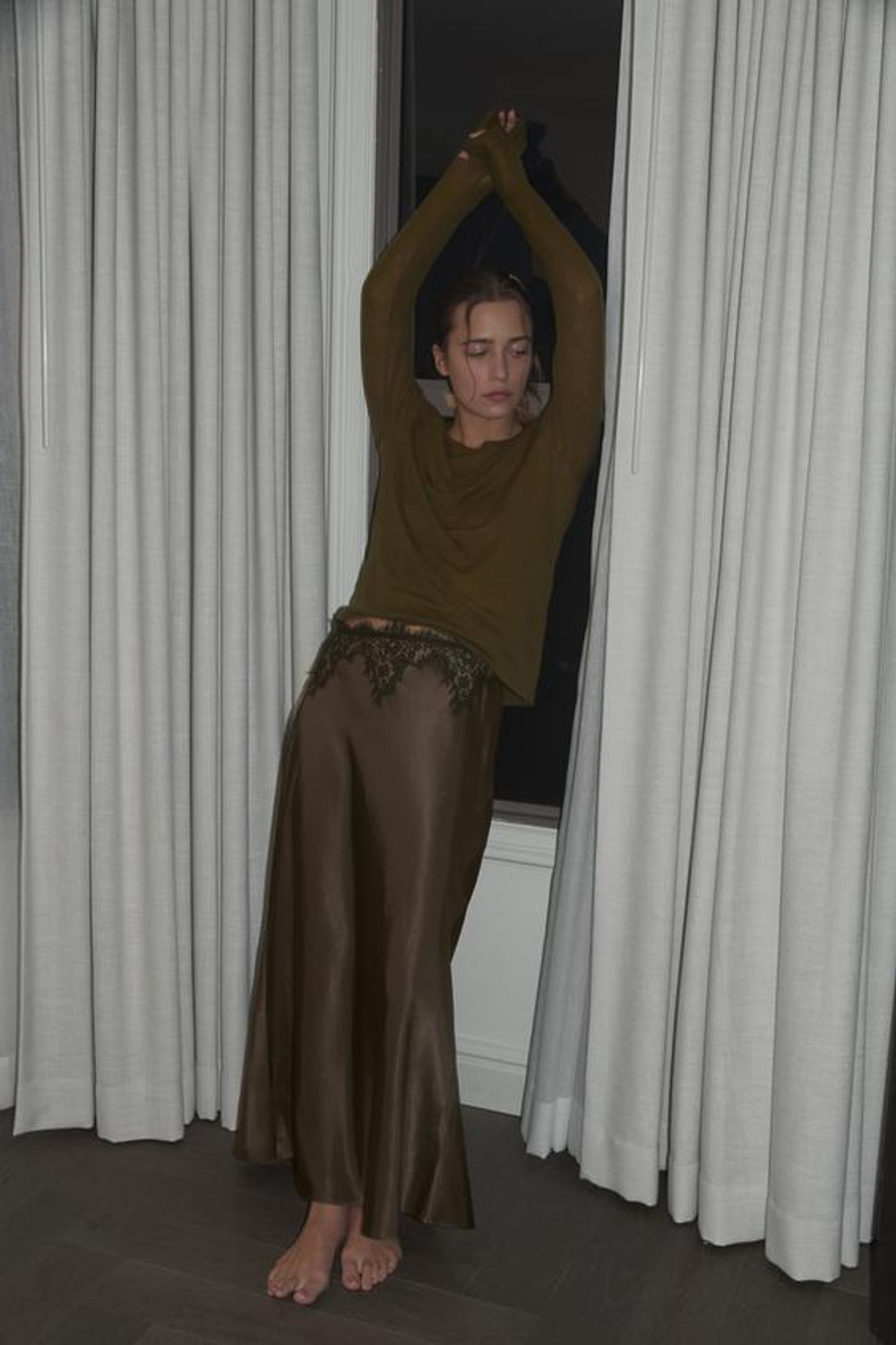 ZARA АТЛАСНАЯ ЮБКА С КРУЖЕВОМ, ЗЕЛЕНЫЙ