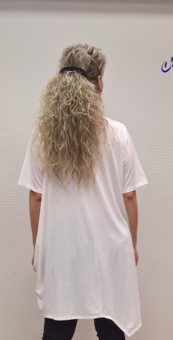 Белый блузон-туника с оригинальным принтом "чайные розы"