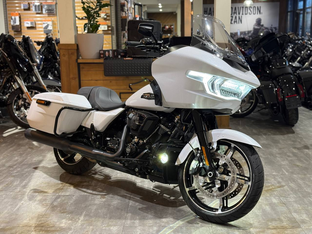 Harley-Davidson Road Glide 117, WHITE ONYX PRL/BLK, 2024
