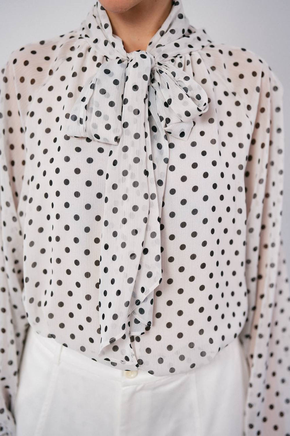 Шифоновая блуза в горошек