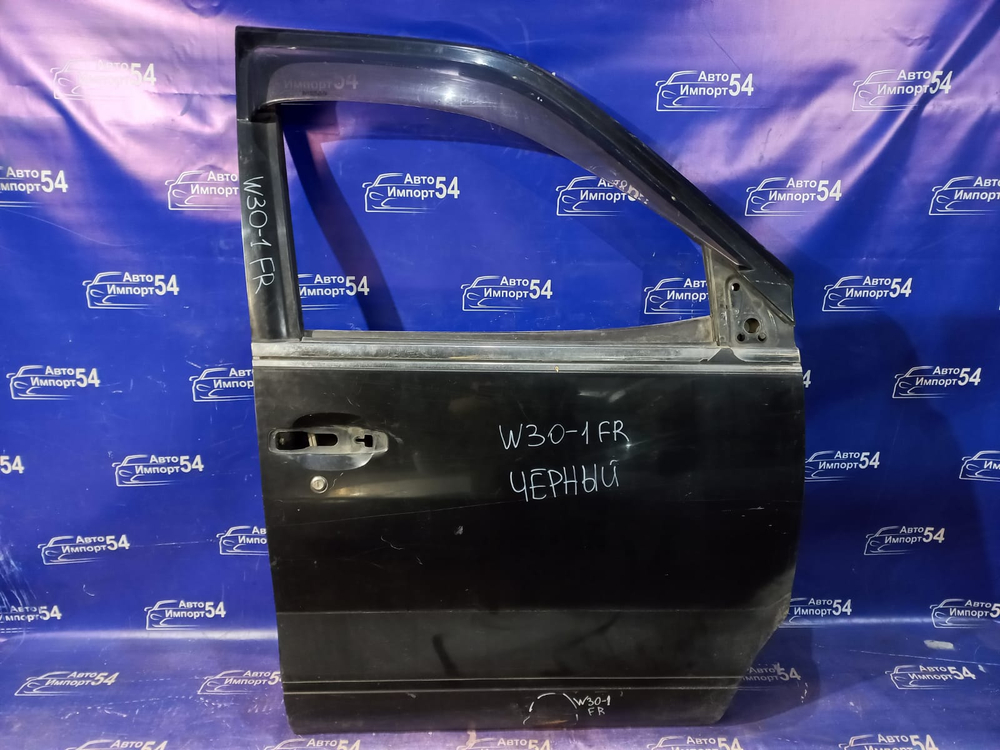 Дверь передняя правая NISSAN LARGO 1993