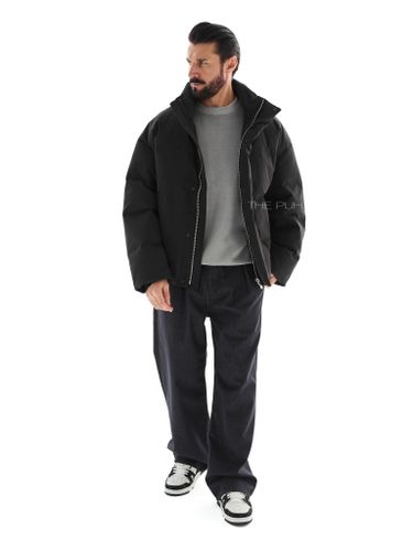 Короткий пуховик черного цвета