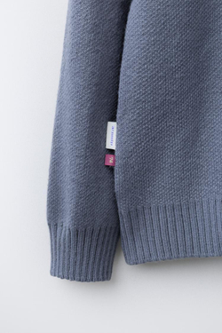 ZARA ВЯЗАНЫЙ ДЖЕМПЕР С ТЕКСТОВЫМ ПРИНТОМ, СИНЕВАТЫЙ