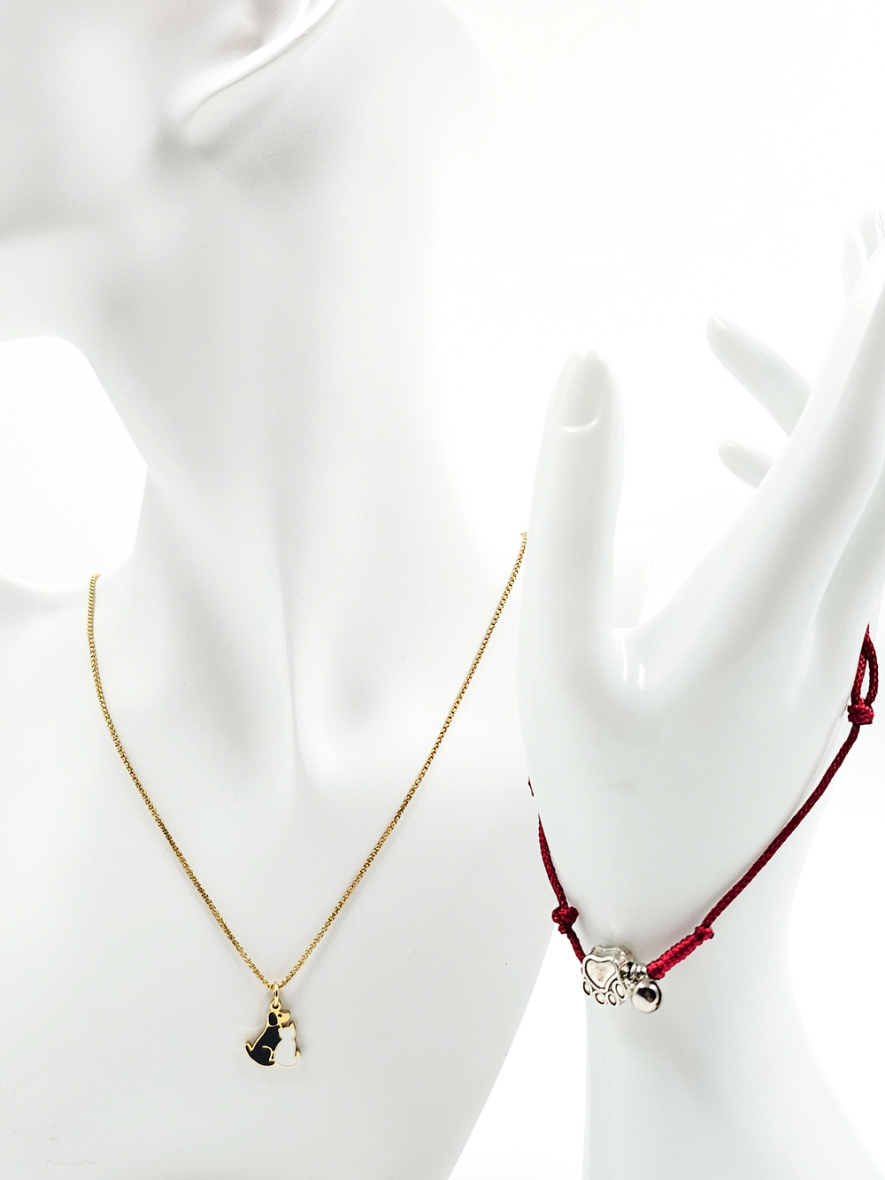 Комплект добра. Браслет из красной нити и подвеска.