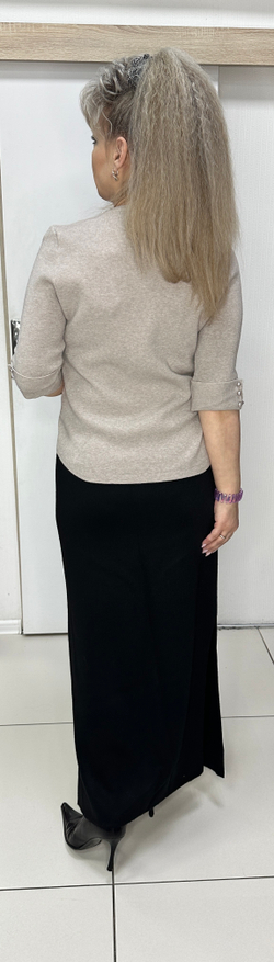 Трикотажная юбка с двумя боковыми разрезами