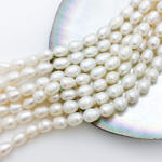 Жемчуг, размер около 7-8,5*5-6 мм, цена за 22-23 шт (1/2 нити)