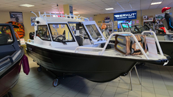 Лодка Беркут L-HT Open. В наличии. Цвет Черный низ - серый верх