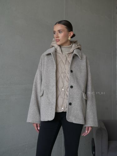 Бежевое пальто-пиджак с утепленным жилетом