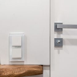 Выключатель перекрестный одноклавишный без рамки Werkel белый W1113001