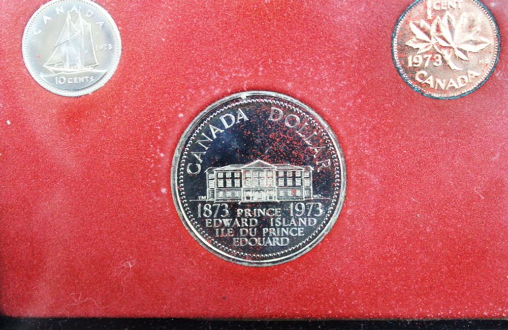 Набор монет Канады 1973 год, в кожаном футляре (Серебро, никель, бронза). PROOF