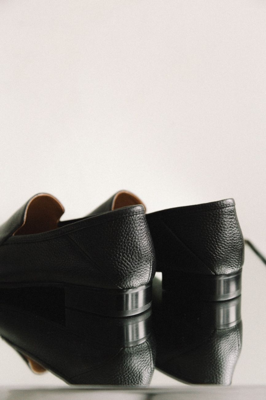 Туфли-лоферы из фактурной кожи, черный