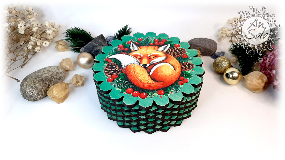 Большая деревянная шкатулка "Спящая лисичка"