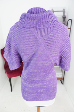 Джемпер красивого цвета, маркировка S, визуально на 44 размер