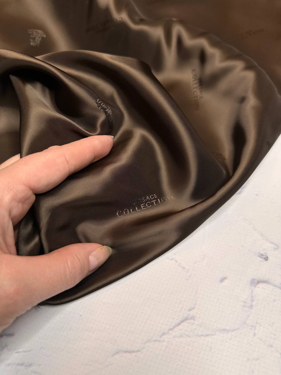 Вискоза жаккардовая подкладочная (Versace Collection, 100%вискоза, Шоколадный коричневый/логотип и надпись бренда, 138, 100 гр/м2)