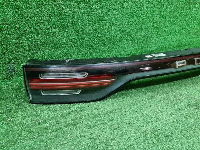 Фонарь крышки багажника Porsche Cayenne 3 (17-23)