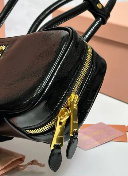 Сумка MIUMIU Beau naplak из лакированной кожи