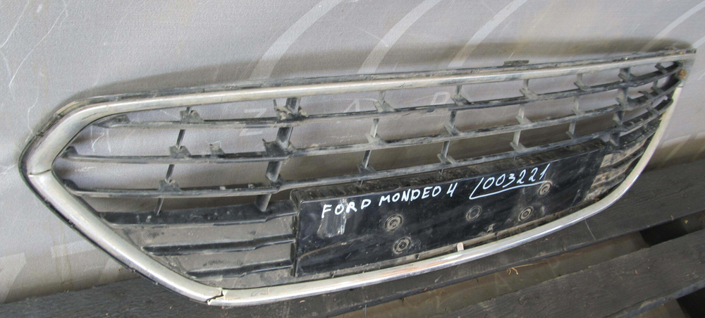 Решетка бампера  Ford Mondeo 4  Б/У Оригинал bs7117b968b
