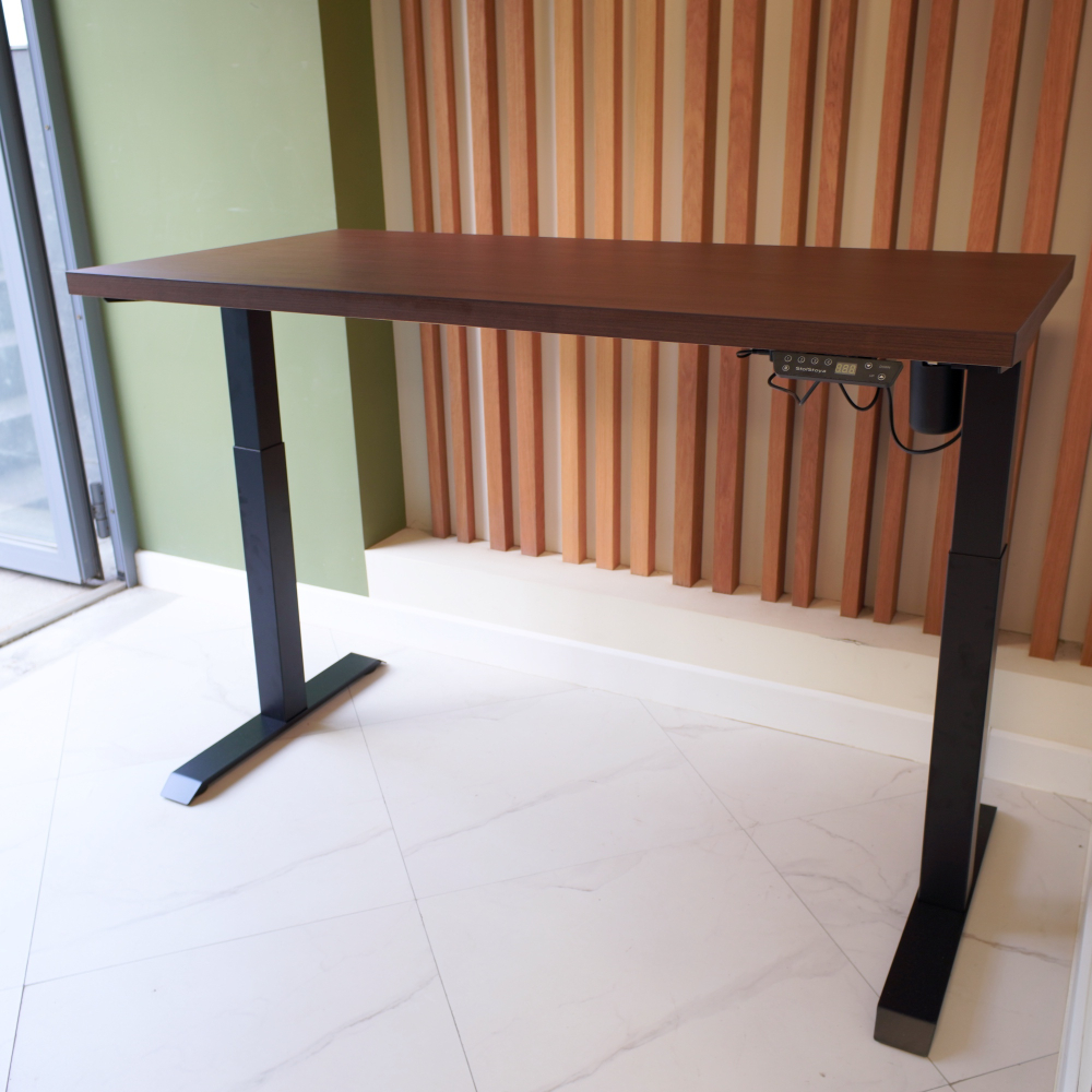 Регулируемый компьютерный стол Motor UP с регулировкой по высоте — столешница МДФ венге
