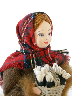 Кукла фарфоровая Девочка с корзиной подснежников