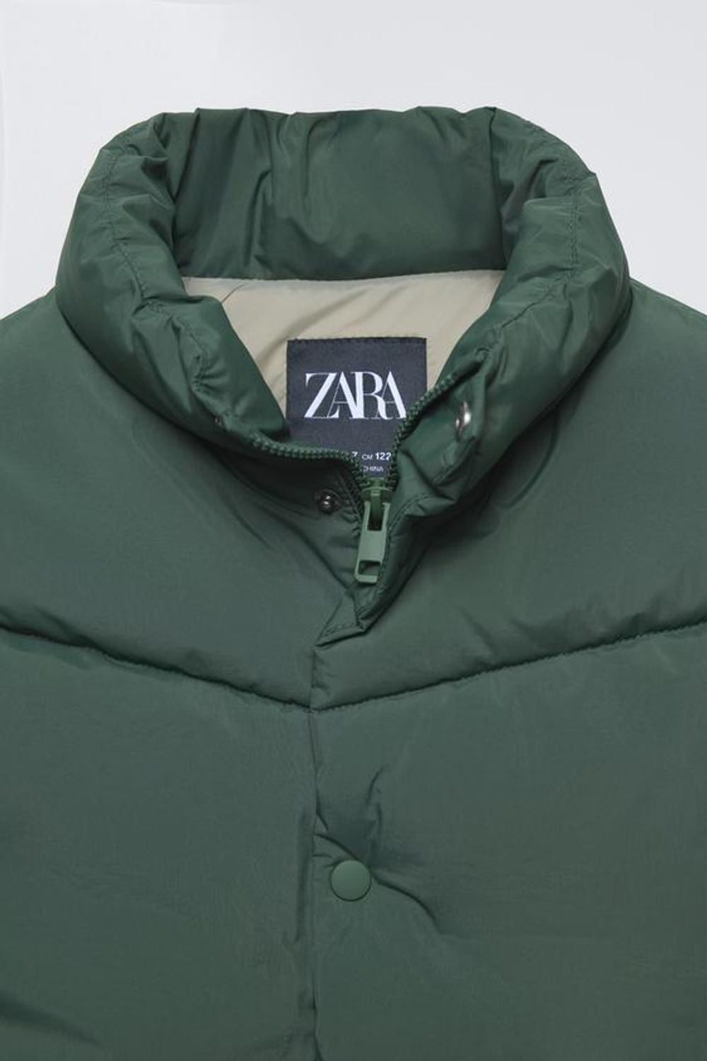 ZARA НЕПРОМОКАЕМЫЙ СТЕГАНЫЙ ЖИЛЕТ, ЗЕЛЕНЫЙ