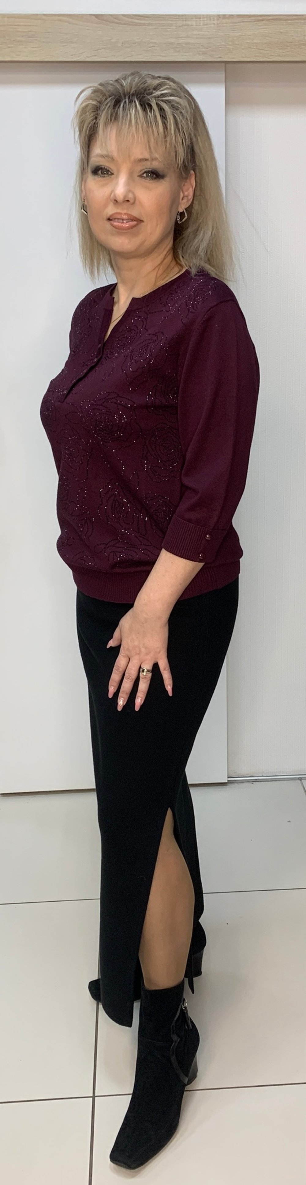 Трикотажная длинная юбка с двумя боковыми разрезами