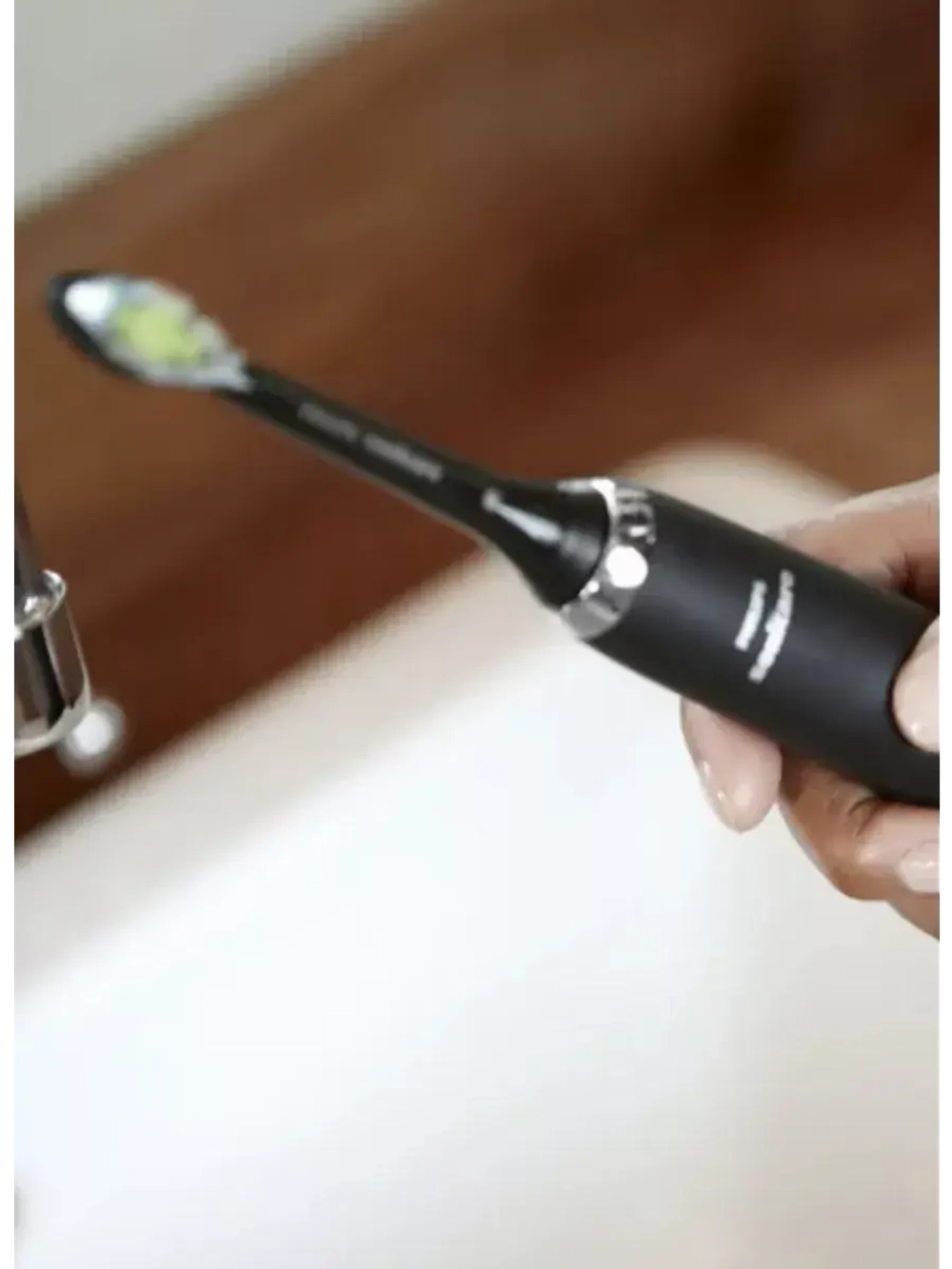Электрическая зубная щетка Sonicare DiamondClean HX9352
