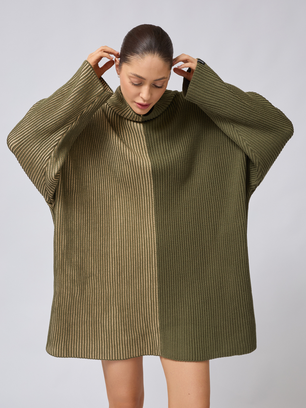 Свитер оверсайз двухцветный