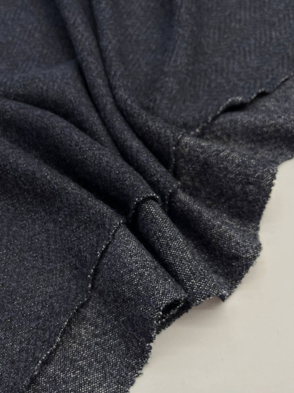 Трикотаж шерсть с хлопком в крупную черно-синюю елочку