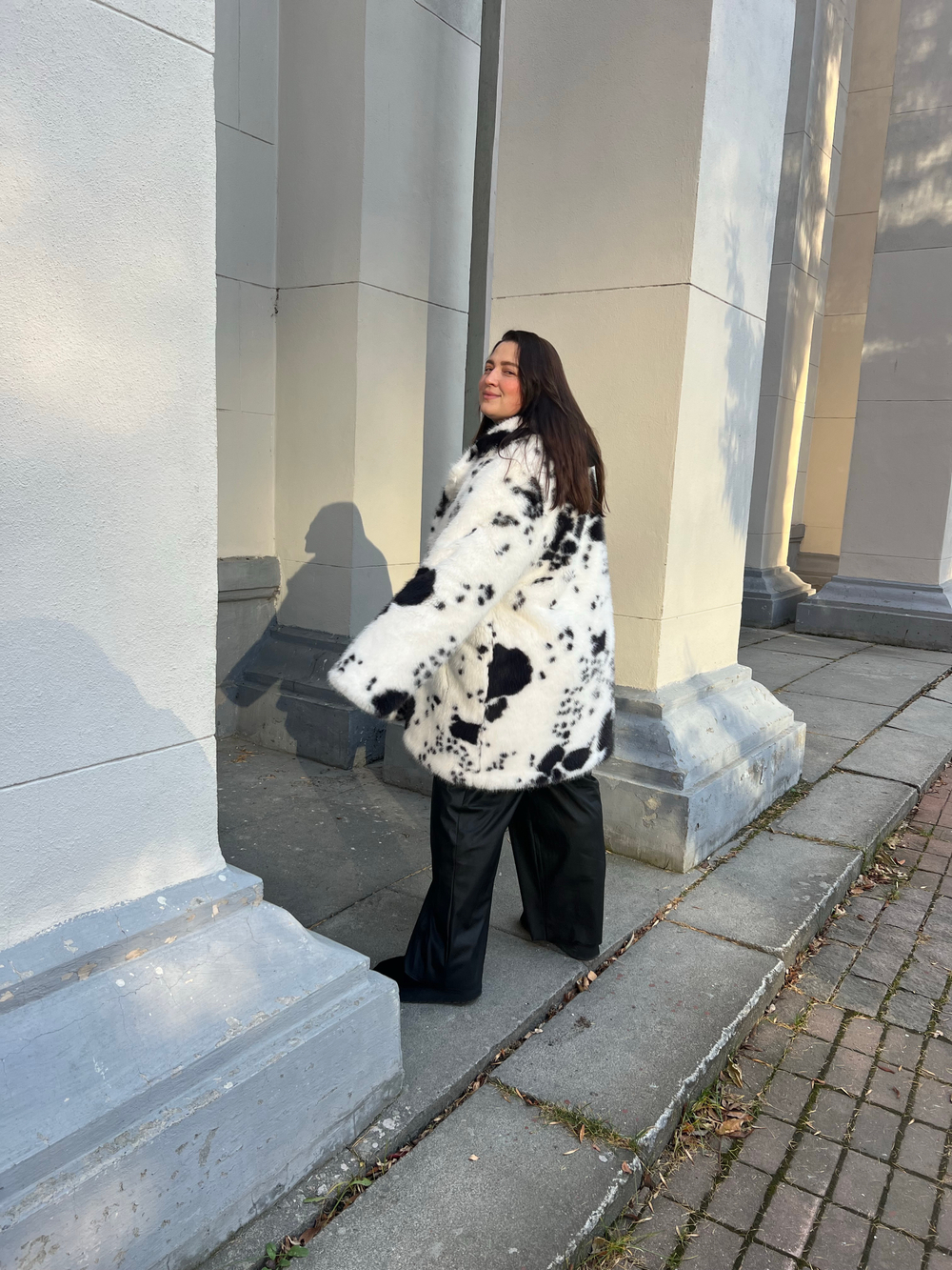 Шуба утепленная эко-мех Черная Корова