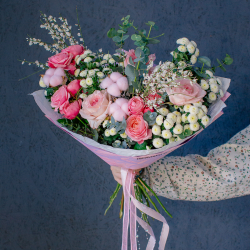 150. Нежный букет с пионовидной розой и хлопком